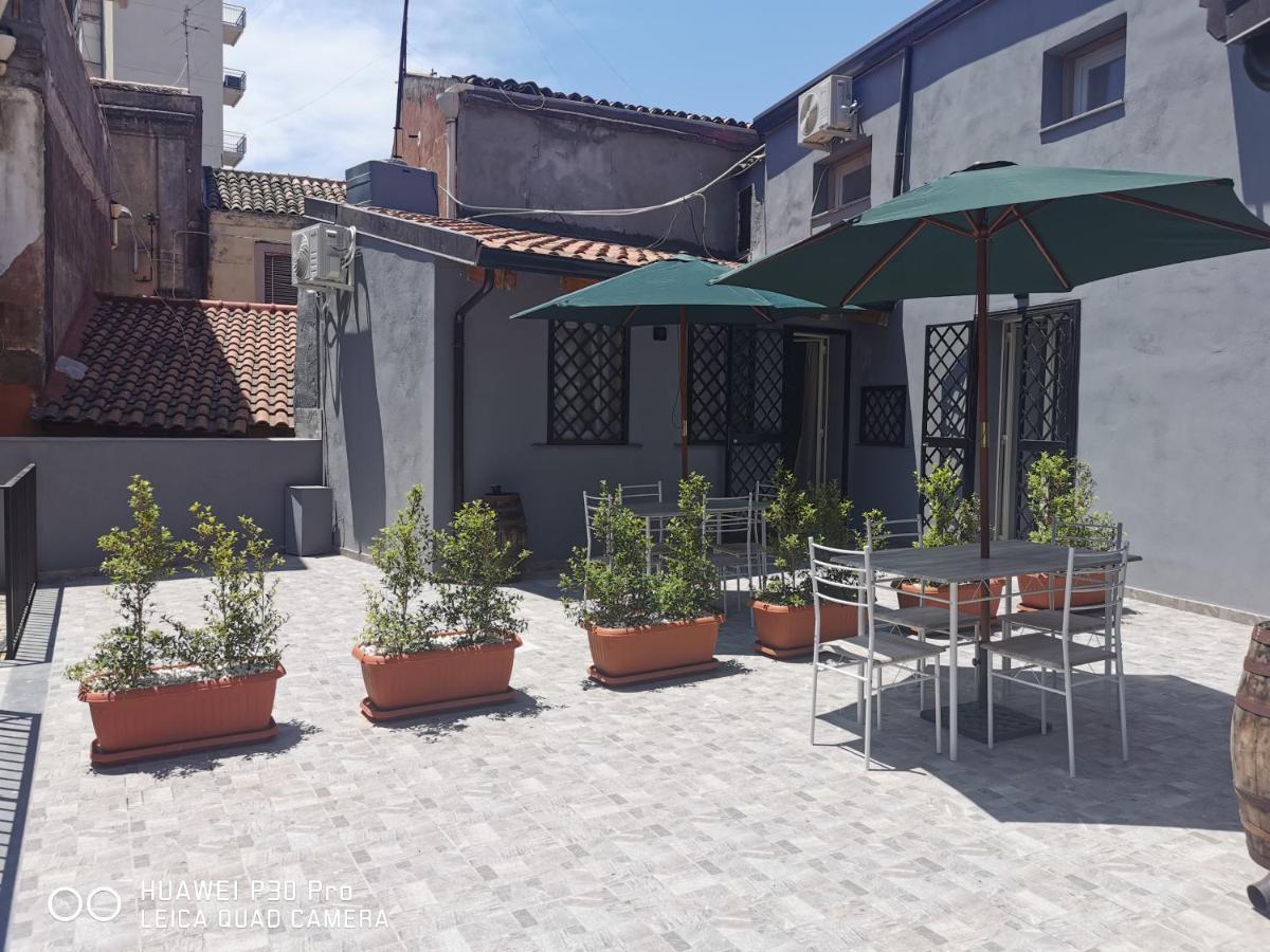 Il Giardino In Centro Apartment Catania Luaran gambar